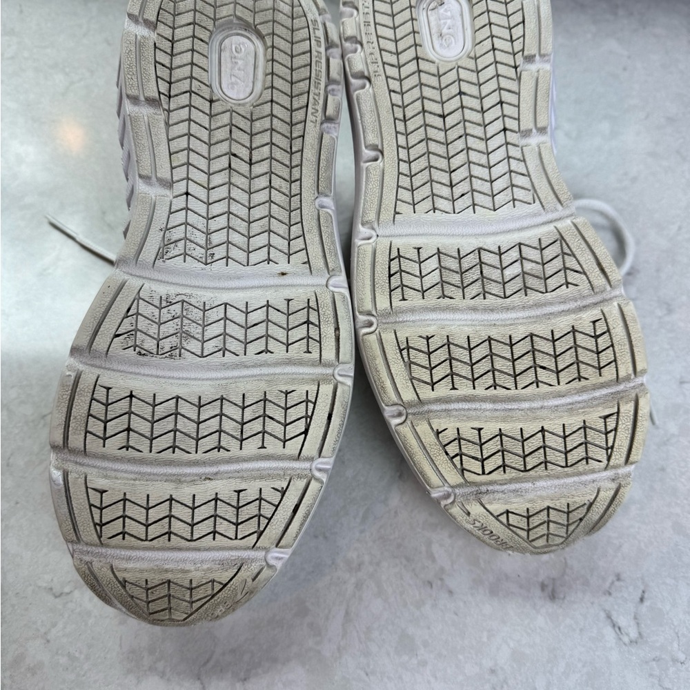 Brooks Addiction Walker 2 - image 7